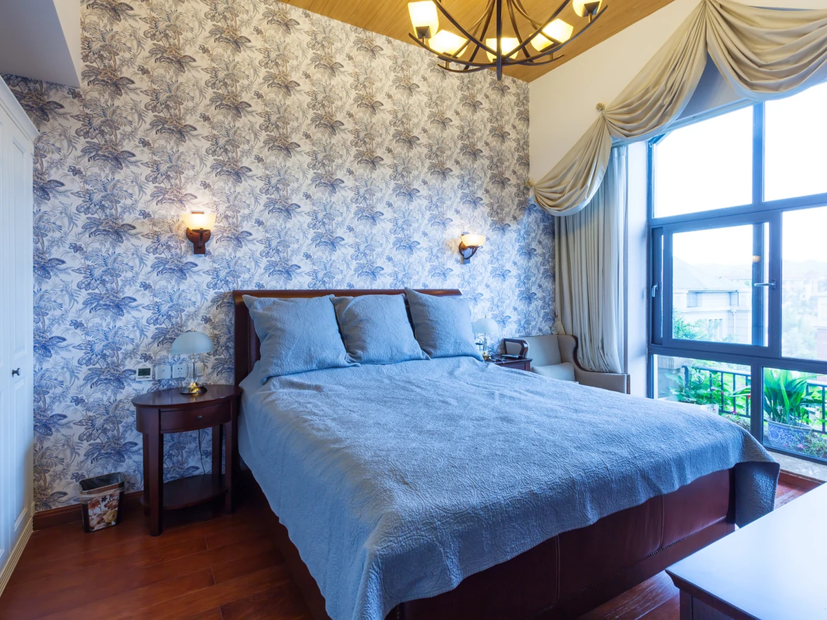 bedroom-painting-bedroom-blue-botanical-harrogate-decorators Blue botanical feature wall in Harrogate bedroom by Harrogate Decorators