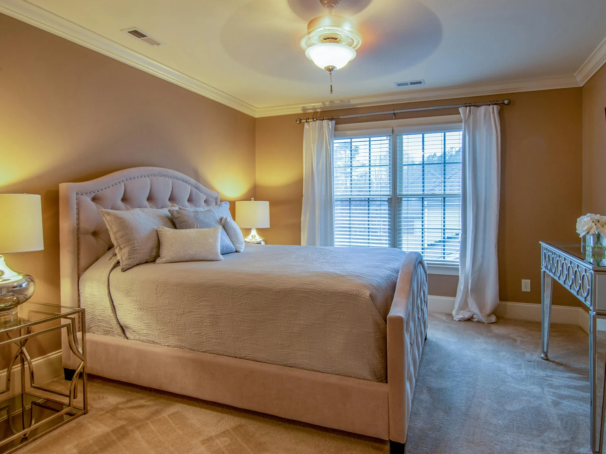 bedroom-painting-warm-bedroom-ornate-harrogate-decorators Warm ornate bedroom painting in Harrogate by Harrogate Decorators