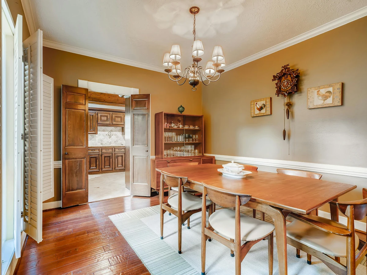 Traditional dining room painting in Harrogate with period picture rails and coving