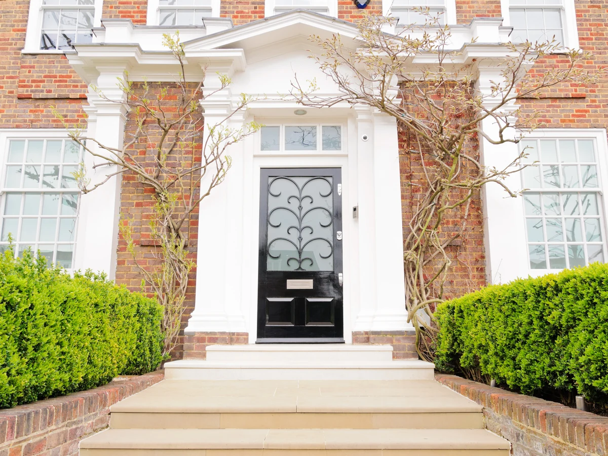 exterior-painting-large-red-brick-harrogate-decorators House painting on large red brick property in Harrogate by Harrogate Decorators