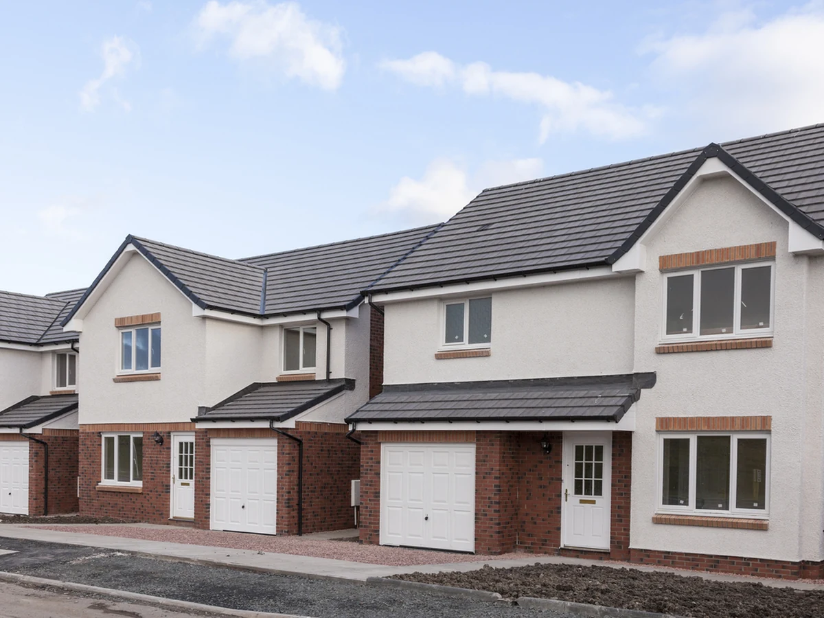 exterior-painting-row-white-rendered-harrogate-decorators Masonry painting on a row of white rendered terraced houses in Harrogate by Harrogate Decorators