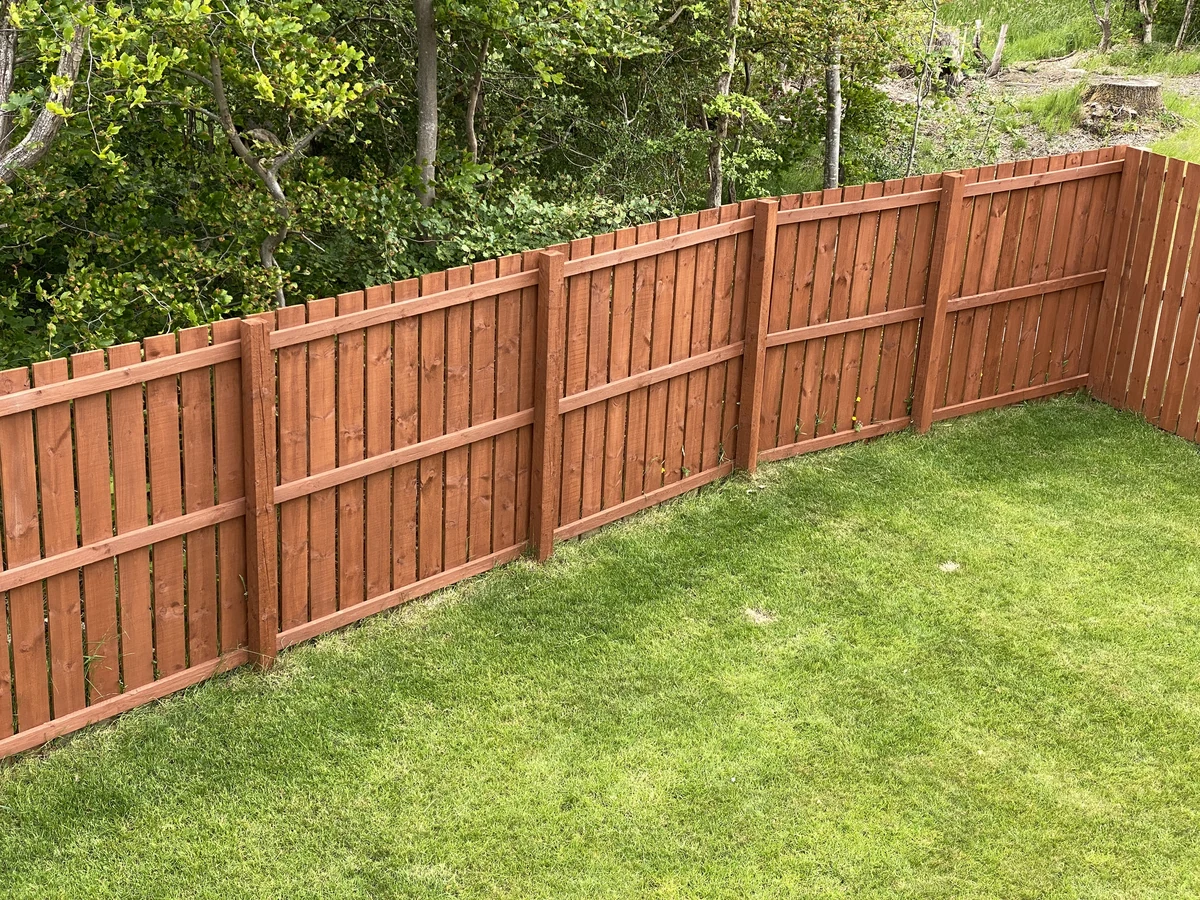 fence-painting-brown-wooden-garden-harrogate-decorators Brown wooden garden fence freshly painted in Harrogate by Harrogate Decorators